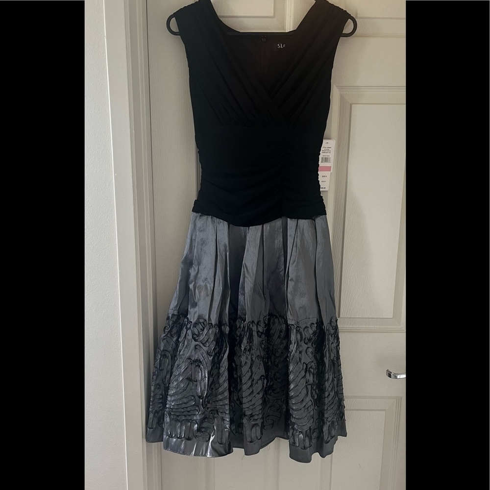 S.L.Fashions Party dress Silver Black Wrap V-Neck rouched back zipper Size 6 NWT